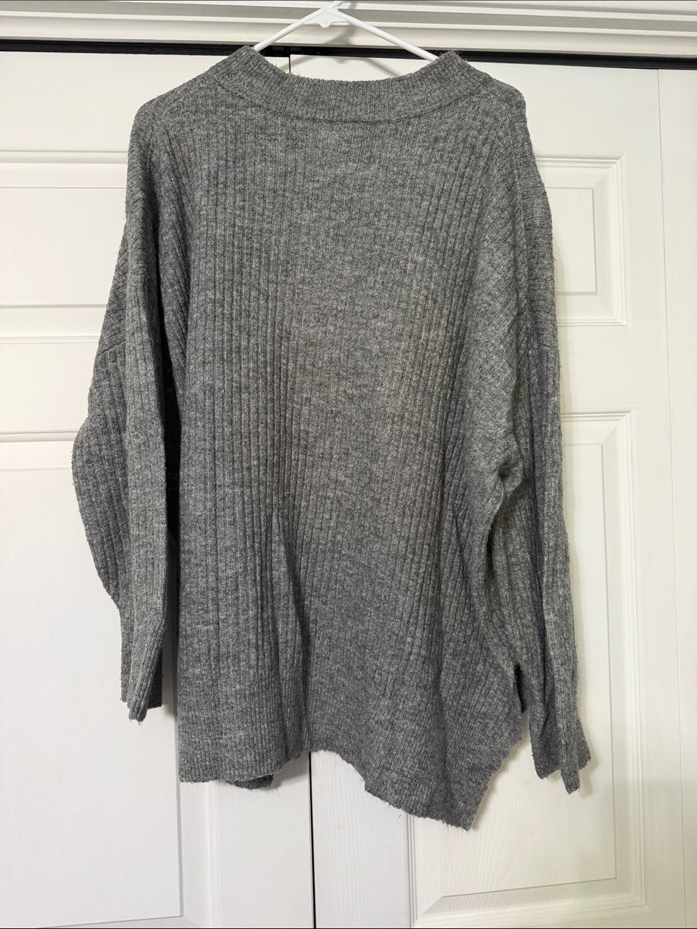 H&M Gray Ribbed Crew Neck Sweater - Picture 3 of 4